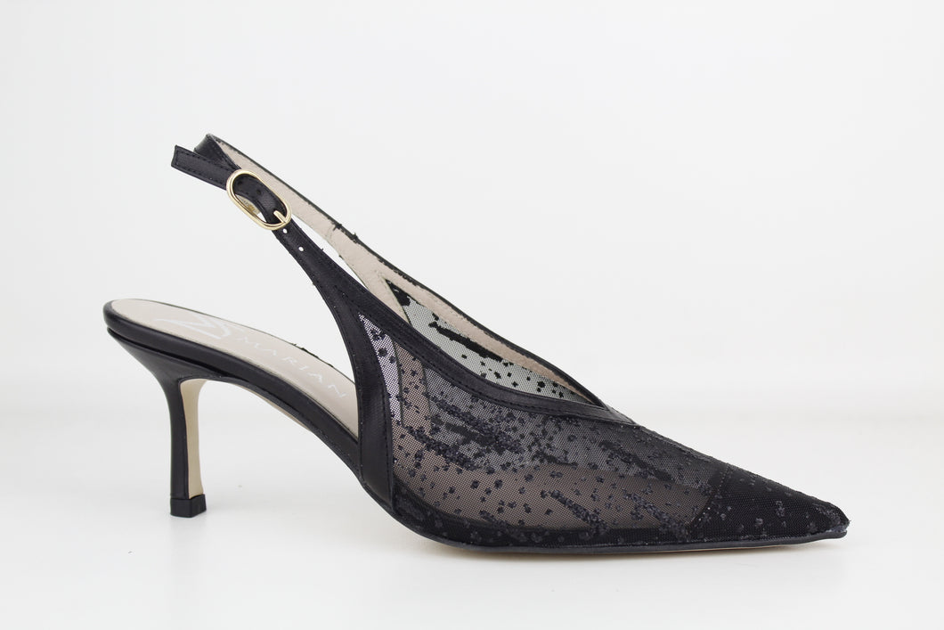 Marian lagrima negro