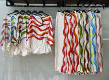 Load image into Gallery viewer, N satin waves print 2pcs set