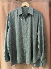 Load image into Gallery viewer, V rhinstone shirt