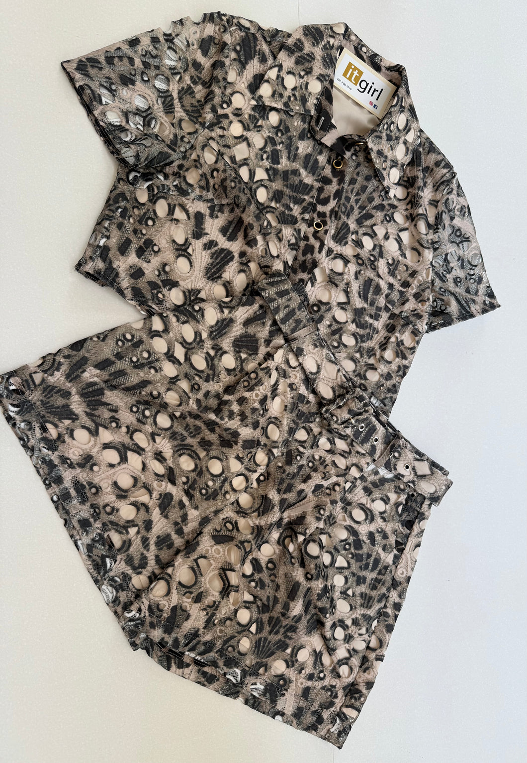 E embroidery eyelet animal print 2 pcs short set