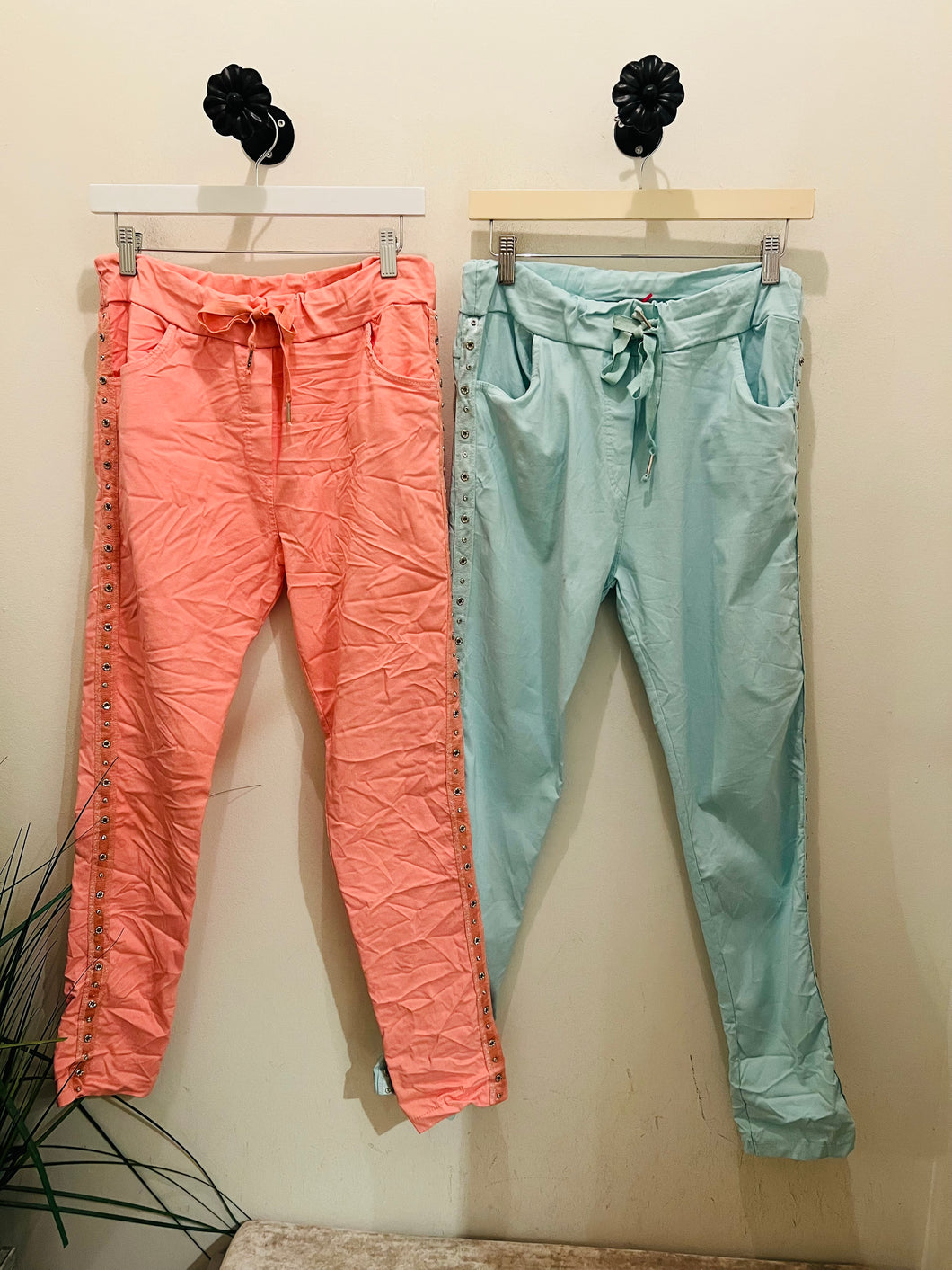 Y jogger trim on the side