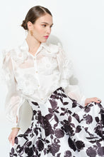 Load image into Gallery viewer, I organza white flowers aplique shirt