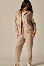 Load image into Gallery viewer, Lp sweatpants sateen details