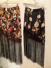 Load image into Gallery viewer, N Flower print fringe skirt