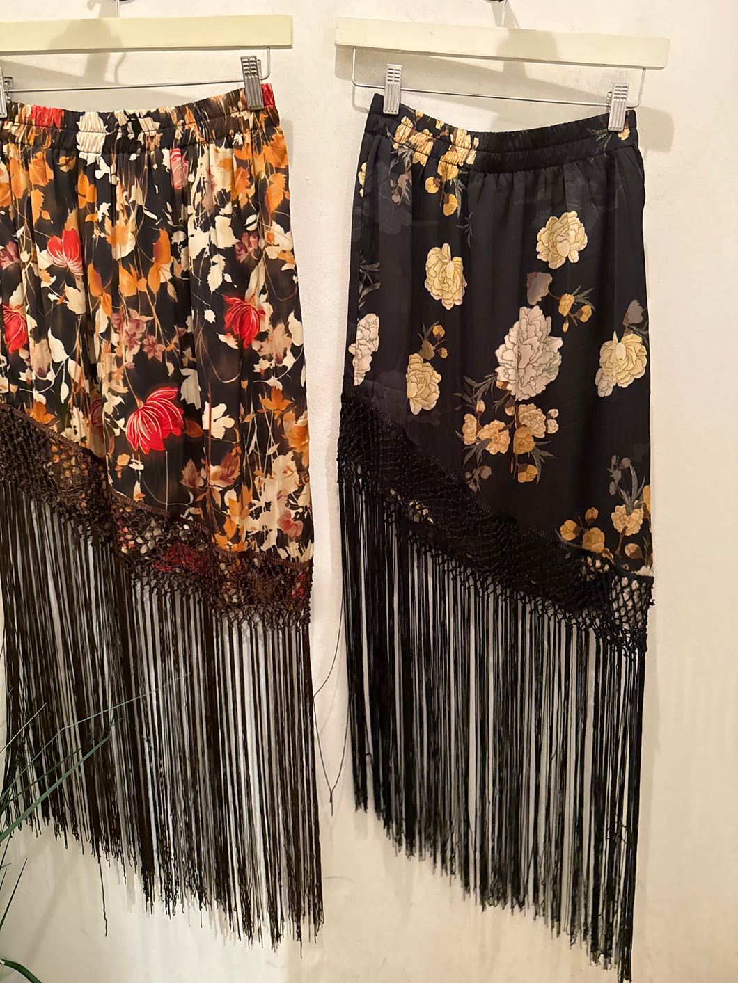 N Flower print fringe skirt