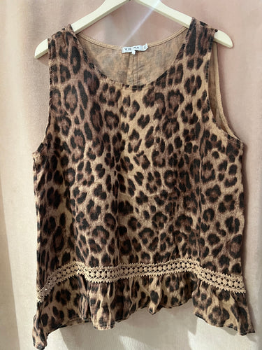 V linen camisole with lace details
