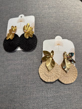 Load image into Gallery viewer, Cm wicker/gold earrings