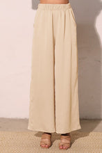 Load image into Gallery viewer, T Hammered satin pockets pants