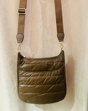 Load image into Gallery viewer, P Big puffy shoulder bag with straps