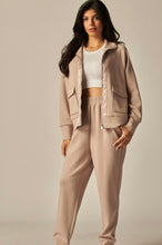 Load image into Gallery viewer, Lp sweatpants sateen details