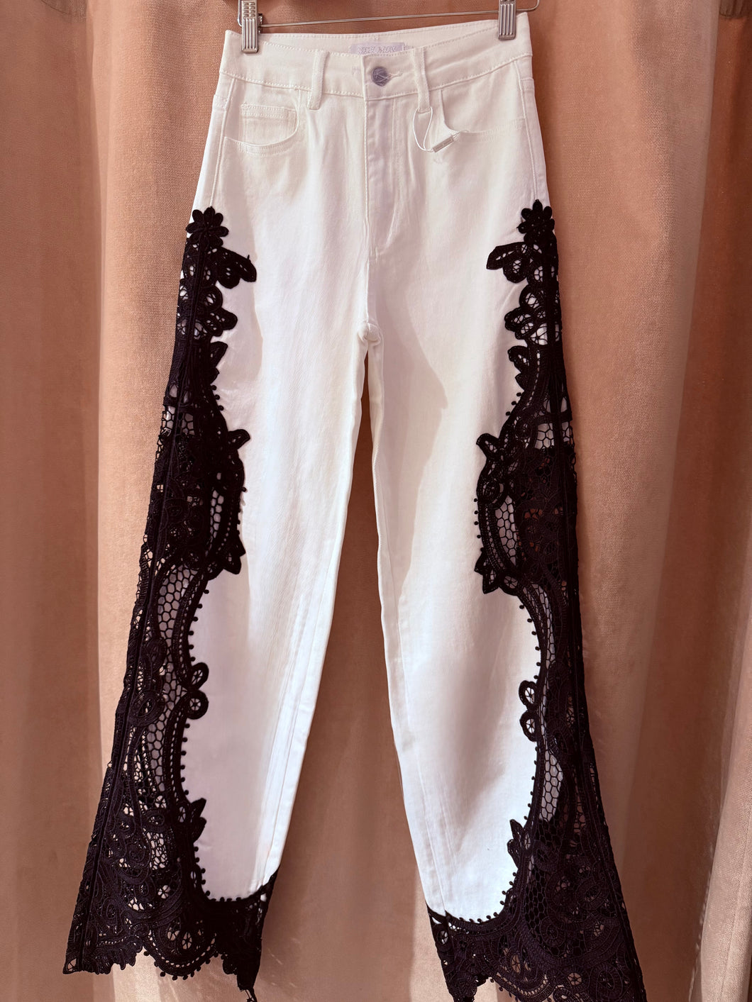 Mm white jeans with black lace