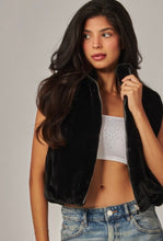 Load image into Gallery viewer, Lp Bunny  faux  fur  crop vest