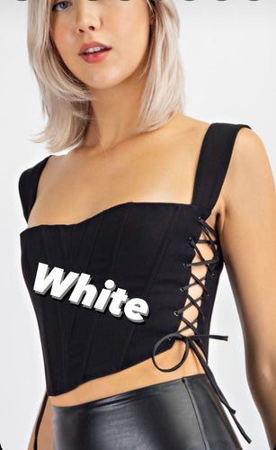 En corset in white