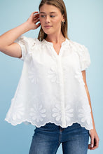Load image into Gallery viewer, Gg Floral aplique and embroidery v neck top  off white