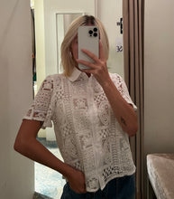 Load image into Gallery viewer, Q lace shirt short sleeve