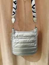 Load image into Gallery viewer, P Big puffy shoulder bag with straps