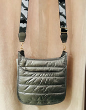 Load image into Gallery viewer, P Big puffy shoulder bag with straps