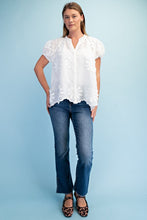 Load image into Gallery viewer, Gg Floral aplique and embroidery v neck top  off white