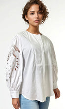 Load image into Gallery viewer, N embroidery sleeve top