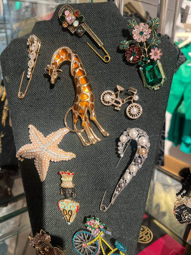 Ny Crystal pins