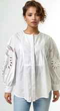 Load image into Gallery viewer, N embroidery sleeve top