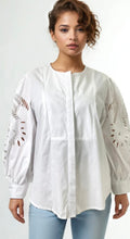 Load image into Gallery viewer, N embroidery sleeve top
