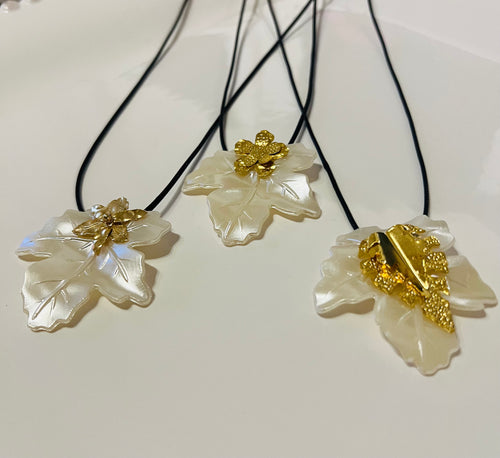 L mother of pearl pendant with gold accent