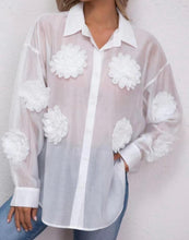 Load image into Gallery viewer, Lc flowers apliqué shirt