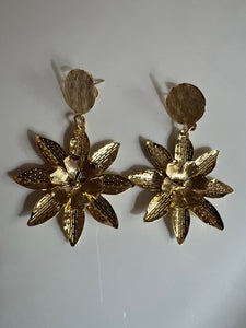 L aretes en bronce laminado con baño en oro 18 kilates