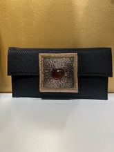 Load image into Gallery viewer, S square knot rafia clutch