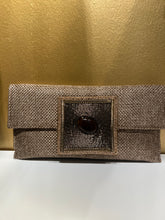 Load image into Gallery viewer, S square knot rafia clutch