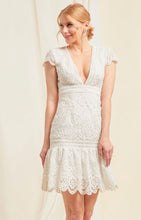 Load image into Gallery viewer, M vneck with cap sleeve white dress