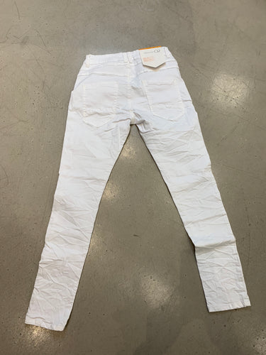 Q2 white skinny jeans