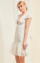 Load image into Gallery viewer, M vneck with cap sleeve white dress