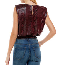 Load image into Gallery viewer, T snake print pu leather crop top