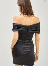 Load image into Gallery viewer, Db off shoulder pleated top