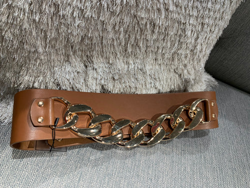 Am chunky chain in gold  belt