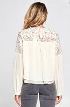 Load image into Gallery viewer, Ivory lace top