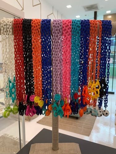 Resin chain mask holder for kids